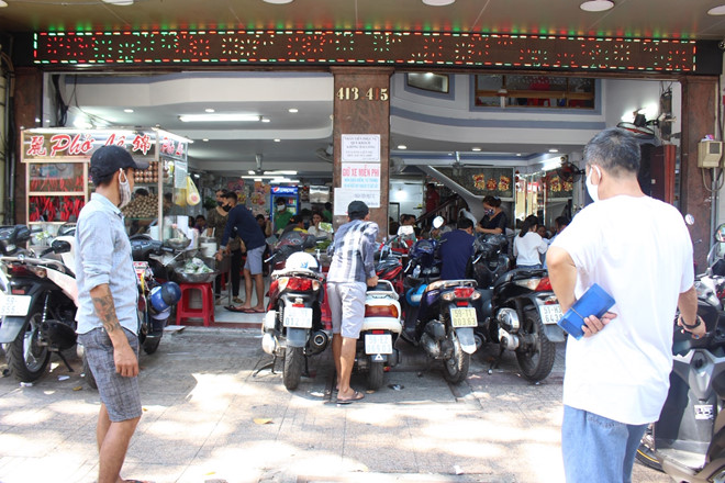 Phở Lệ nổi tiếng Sài Gòn kể về 'kì nghỉ dài nhất' 50 năm có lần đầu - Ảnh 1. Phở Lệ nổi tiếng Sài Gòn kể về 'kì nghỉ dài nhất' 50 năm có lần đầu - Ảnh 1.
