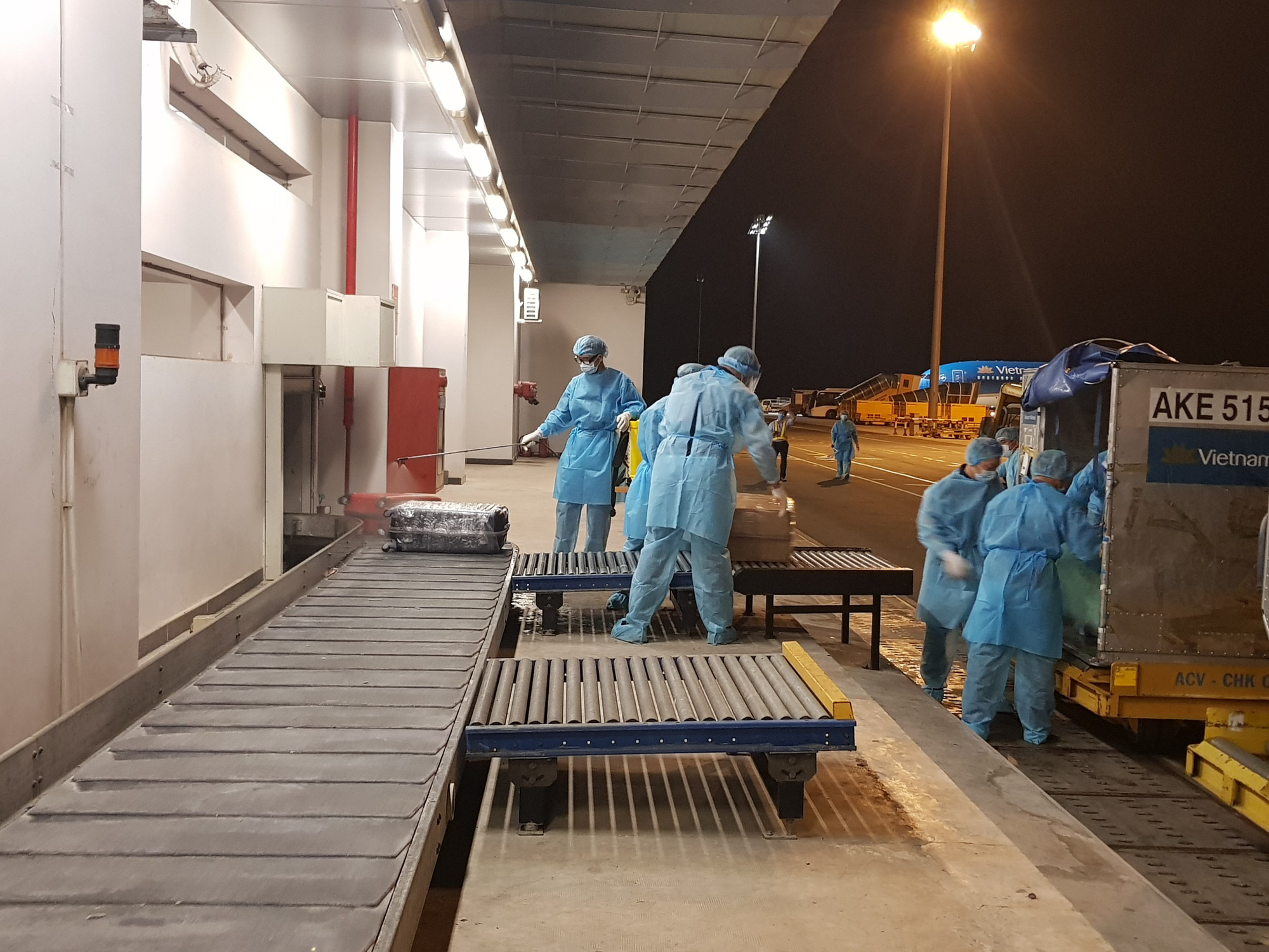 Chuyến bay đầu tiên đưa công dân Việt Nam về nước từ khu vực Trung Đông - Ảnh 7. Chuyến bay đầu tiên đưa công dân Việt Nam về nước từ khu vực Trung Đông - Ảnh 7.