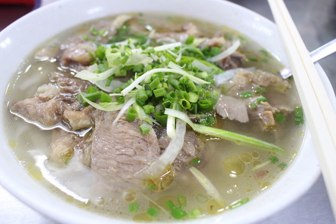 Phở Lệ nổi tiếng Sài Gòn kể về 'kì nghỉ dài nhất' 50 năm có lần đầu - Ảnh 5. Phở Lệ nổi tiếng Sài Gòn kể về 'kì nghỉ dài nhất' 50 năm có lần đầu - Ảnh 5.
