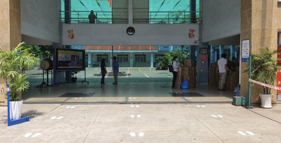 Ngày mai, các trường học ở TP HCM đã sẵn sàng đón học sinh đi học trở lại - Ảnh 1. Ngày mai, các trường học ở TP HCM đã sẵn sàng đón học sinh đi học trở lại - Ảnh 1.