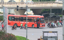 Xe khách dừng đỗ, đón trả khách lung tung ở khu vực Mỹ Đình trong ngày cuối nghỉ lễ