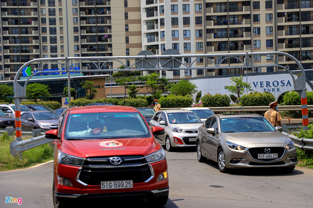 Cửa ngõ cao tốc TP HCM - Long Thành - Dầu Giây kẹt xe kéo dài hàng km - Ảnh 7. Cửa ngõ cao tốc TP HCM - Long Thành - Dầu Giây kẹt xe kéo dài hàng km - Ảnh 7.