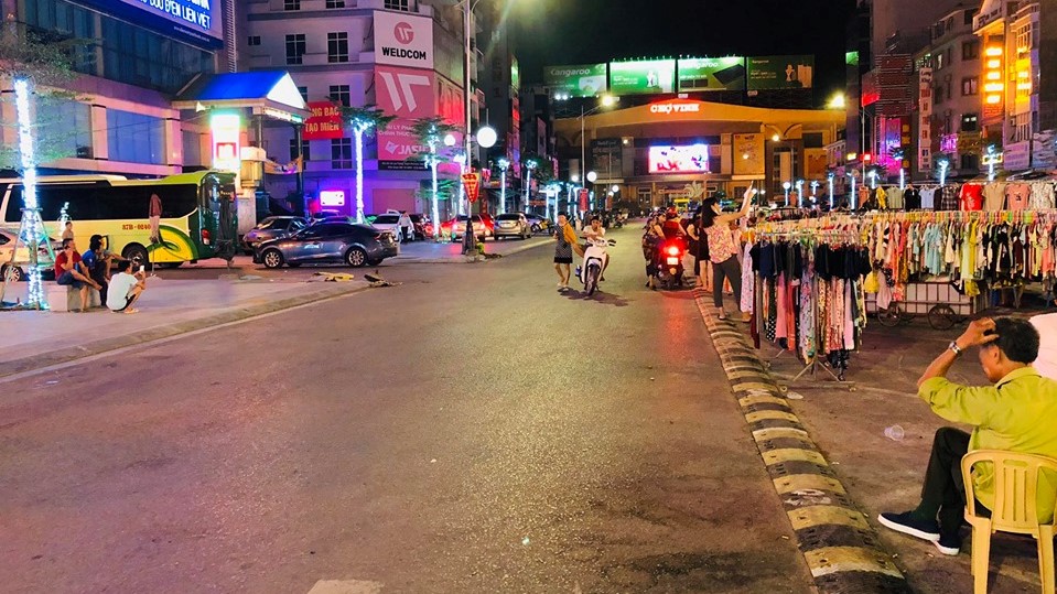Nghệ An: Phố đêm vắng vẻ, đìu hiu sau 9 tháng đi vào hoạt động - Ảnh 4. Nghệ An: Phố đêm vắng vẻ, đìu hiu sau 9 tháng đi vào hoạt động - Ảnh 4.