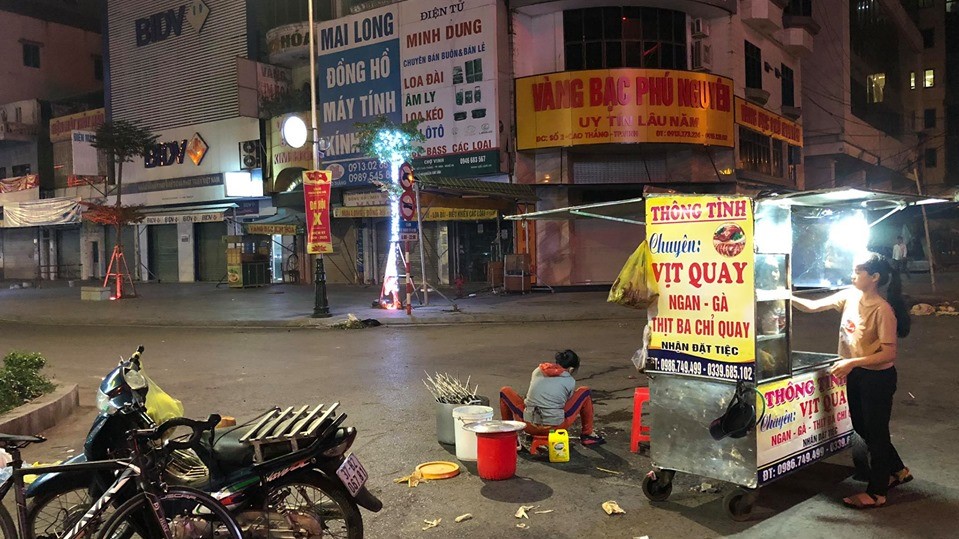 Nghệ An: Phố đêm vắng vẻ, đìu hiu sau 9 tháng đi vào hoạt động - Ảnh 5. Nghệ An: Phố đêm vắng vẻ, đìu hiu sau 9 tháng đi vào hoạt động - Ảnh 5.