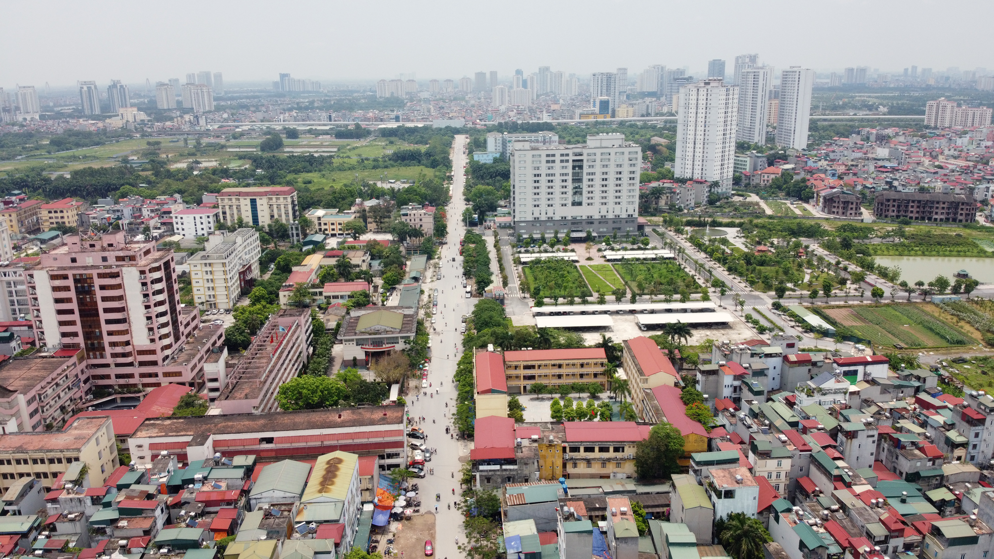 Nhiều ngôi nhà vẫn án ngữ giữa đường nối ĐH Mỏ Địa chất vào KCN Nam Thăng Long - Ảnh 3.