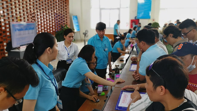 Du khách đổ xô đi Hạ Long trong ngày miễn phí cuối cùng của tháng 5 - Ảnh 2. Du khách đổ xô đi Hạ Long trong ngày miễn phí cuối cùng của tháng 5 - Ảnh 2.