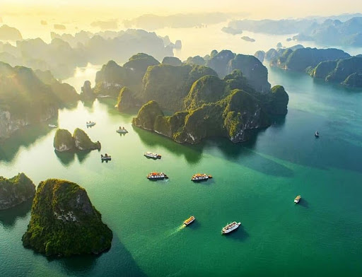Quảng Ninh cho phép mở lại hoạt động tham quan, lưu trú trên vịnh Hạ Long - Ảnh 1. Quảng Ninh cho phép mở lại hoạt động tham quan, lưu trú trên vịnh Hạ Long - Ảnh 1.