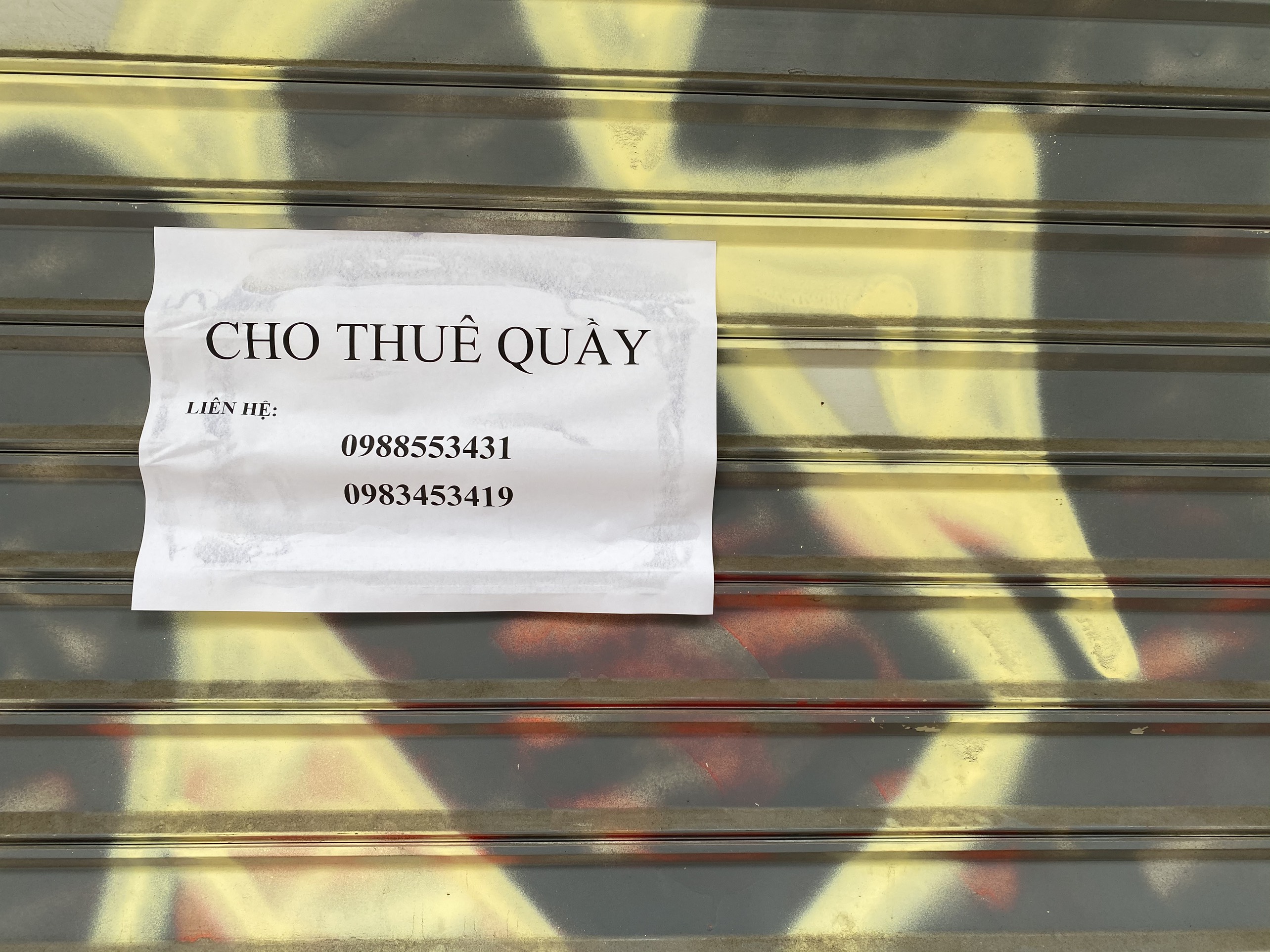 Kinh doanh ế ẩm, hàng loạt cửa hàng trên phố cổ trả mặt bằng, treo biển cho thuê - Ảnh 8. Kinh doanh ế ẩm, hàng loạt cửa hàng trên phố cổ trả mặt bằng, treo biển cho thuê - Ảnh 8.