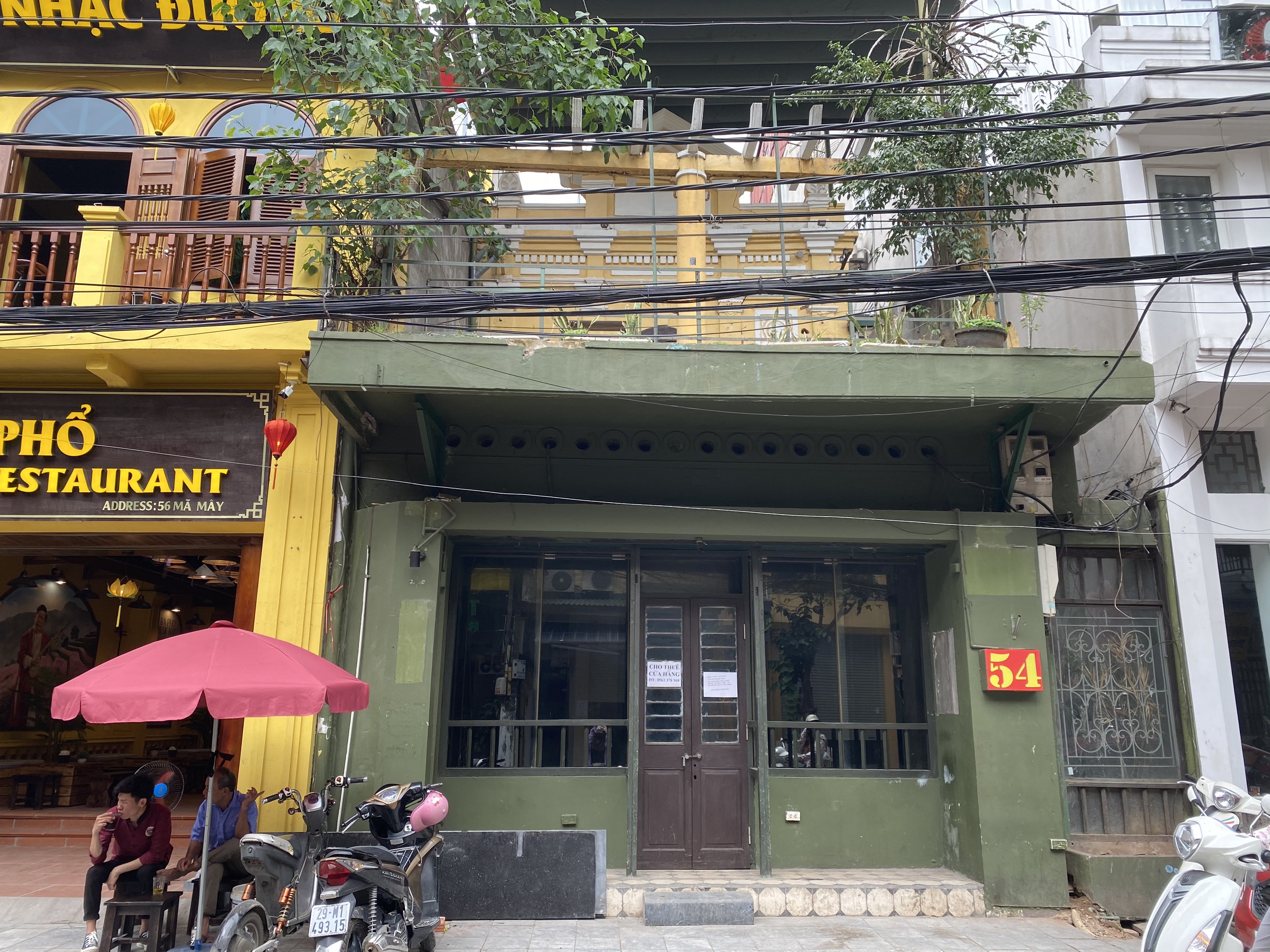Kinh doanh ế ẩm, hàng loạt cửa hàng trên Phố Cổ trả mặt bằng, treo biển cho thuê - Ảnh 11. Kinh doanh ế ẩm, hàng loạt cửa hàng trên Phố Cổ trả mặt bằng, treo biển cho thuê - Ảnh 11.
