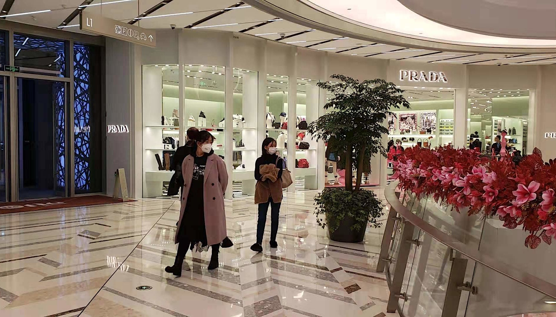 Các thương hiệu bán lẻ đa quốc gia đặt cược vào Trung Quốc, chờ người tiêu dùng chi tiền - Ảnh 8. Các thương hiệu bán lẻ đa quốc gia đặt cược vào Trung Quốc, chờ người tiêu dùng chi tiền - Ảnh 8.