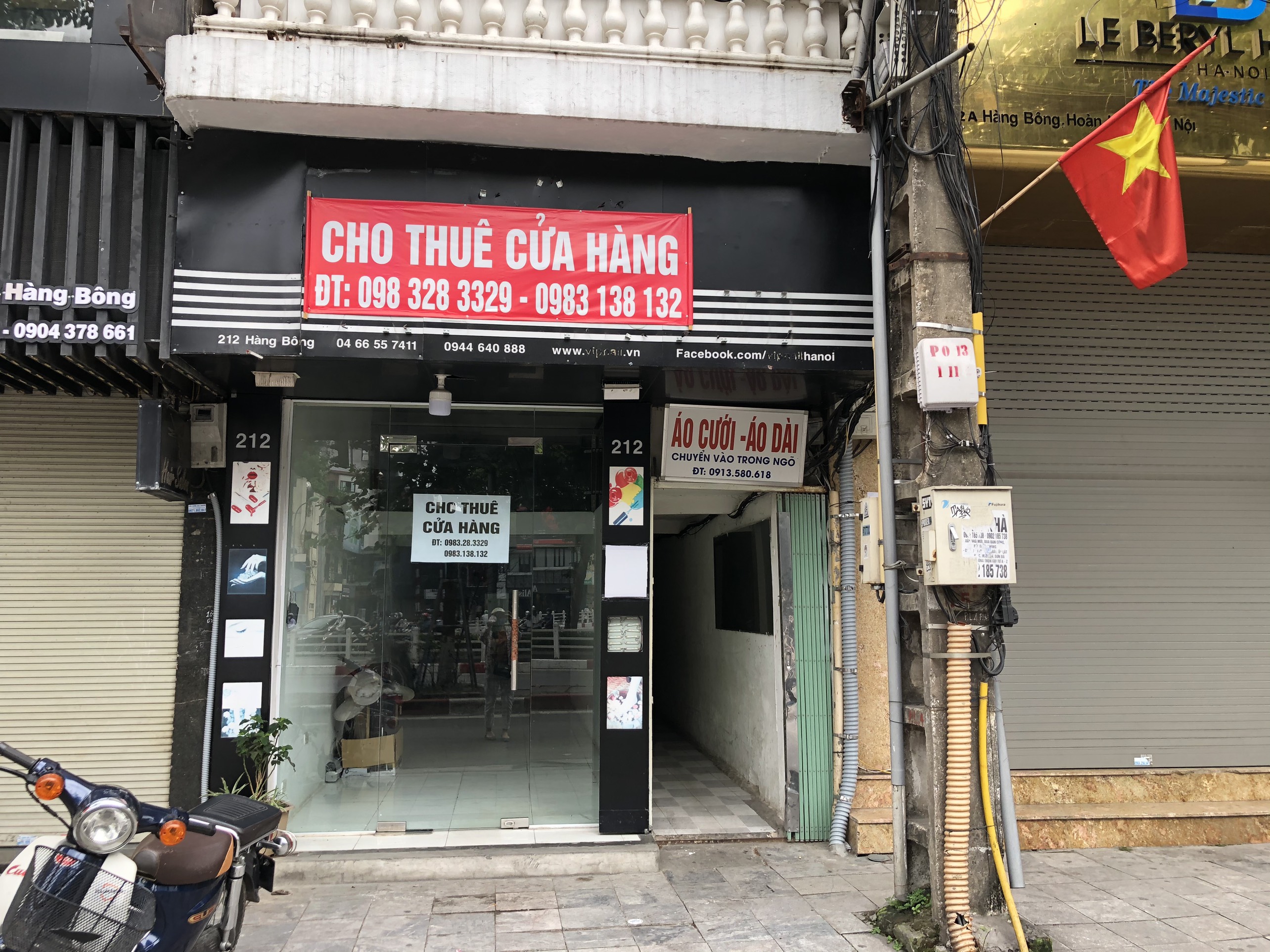 Kinh doanh ế ẩm, hàng loạt cửa hàng trên phố cổ trả mặt bằng, treo biển cho thuê - Ảnh 3. Kinh doanh ế ẩm, hàng loạt cửa hàng trên phố cổ trả mặt bằng, treo biển cho thuê - Ảnh 3.