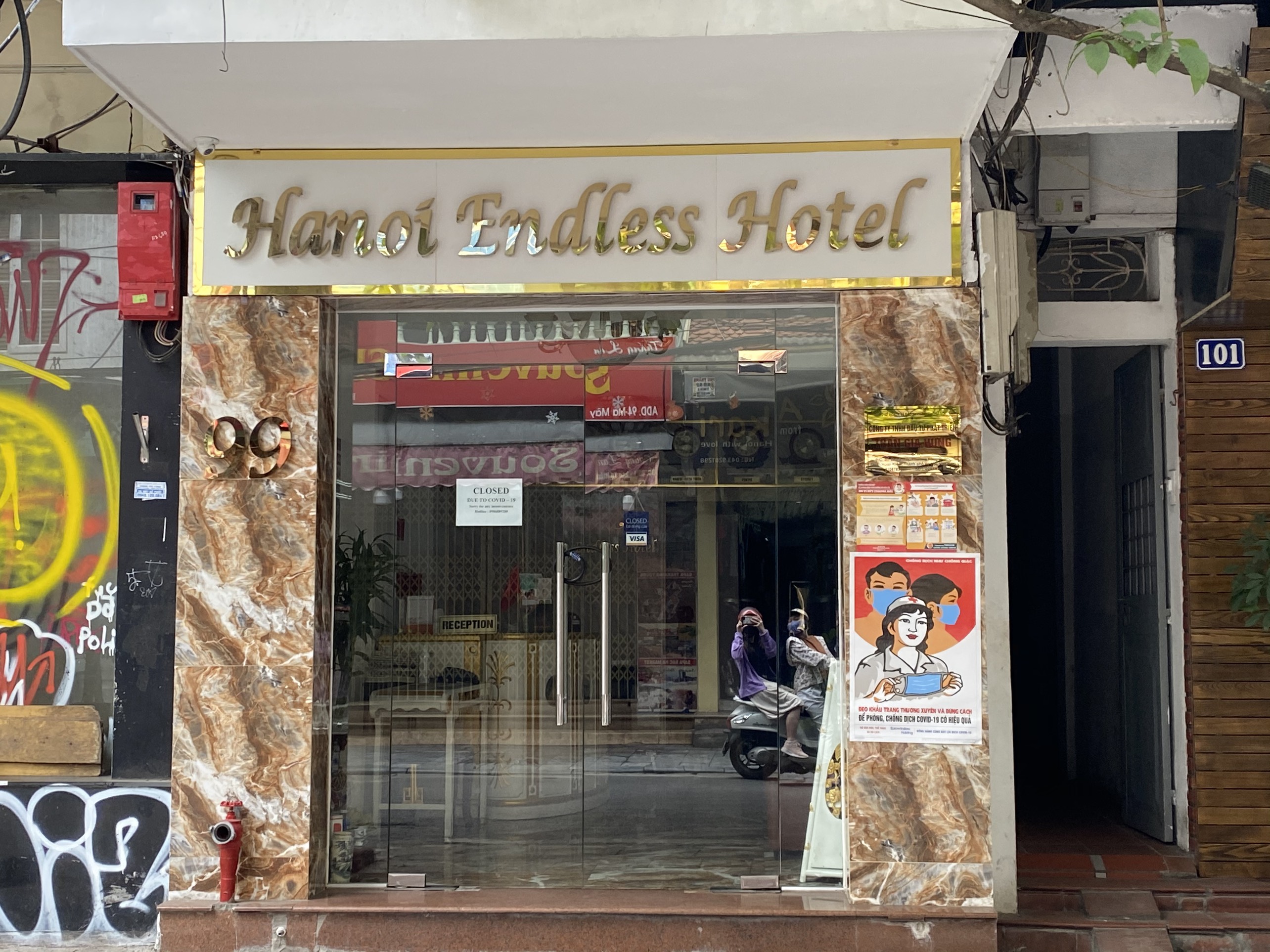Vắng khách du lịch, hàng loạt khách sạn, công ty lữ hành tạm đóng cửa, sang nhượng hoặc cho thuê mặt bằng - Ảnh 3. Vắng khách du lịch, hàng loạt khách sạn, công ty lữ hành tạm đóng cửa, sang nhượng hoặc cho thuê mặt bằng - Ảnh 3.