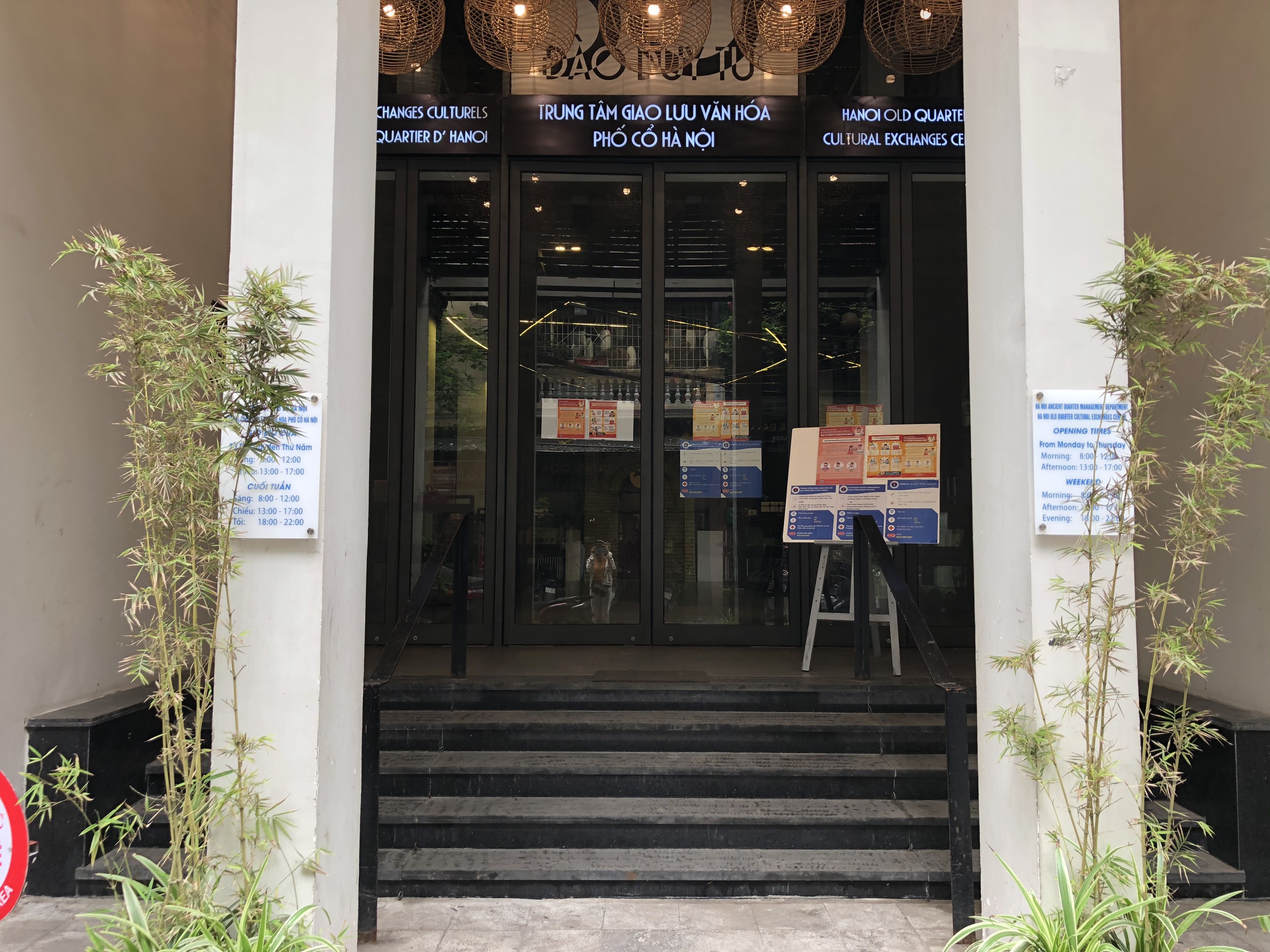 Mở cửa trở lại, một số điểm tham quan tại Hà Nội vẫn vắng khách du lịch - Ảnh 2.