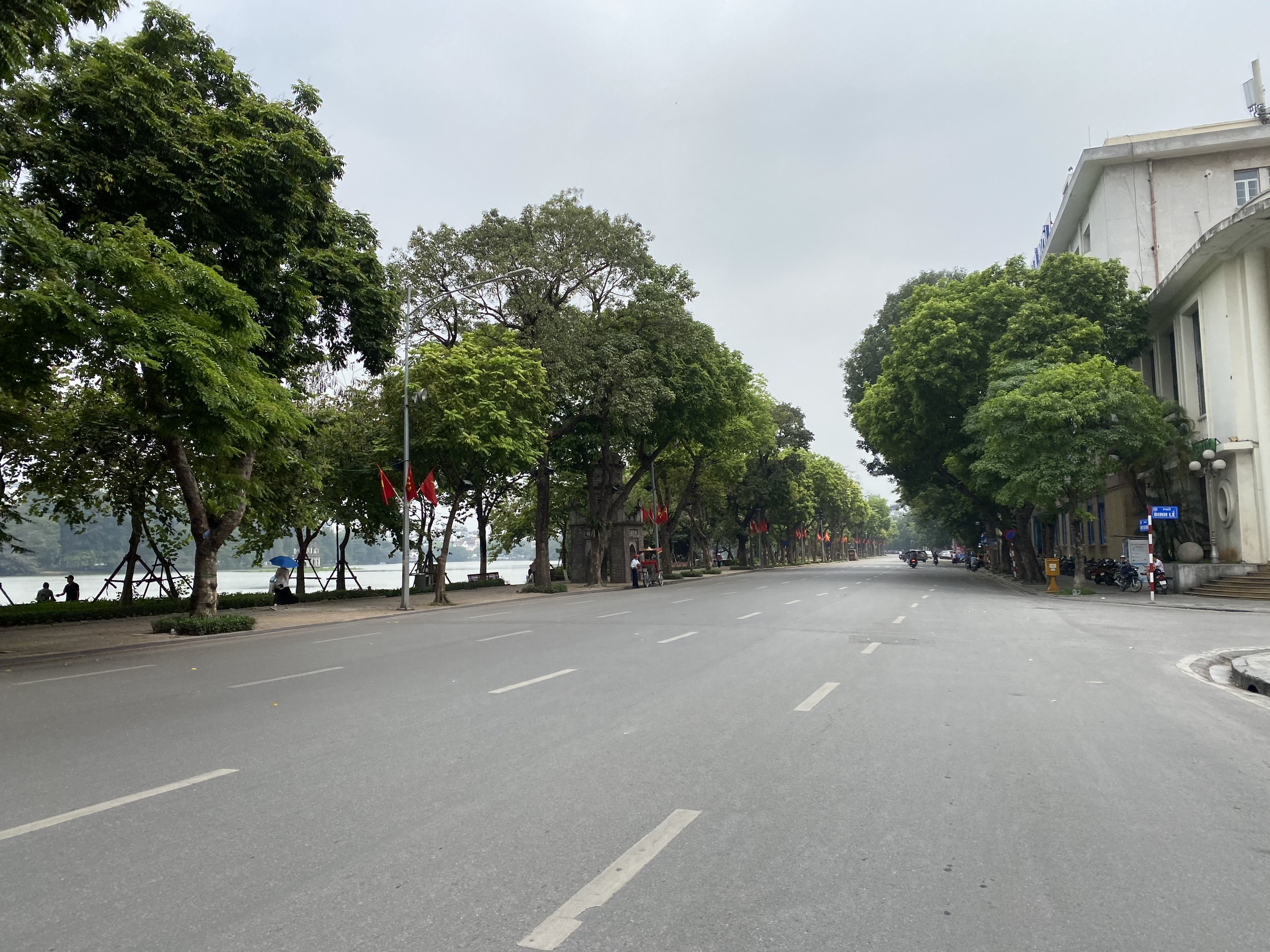 Mở cửa trở lại, một số điểm tham quan tại Hà Nội vẫn vắng khách du lịch - Ảnh 13.