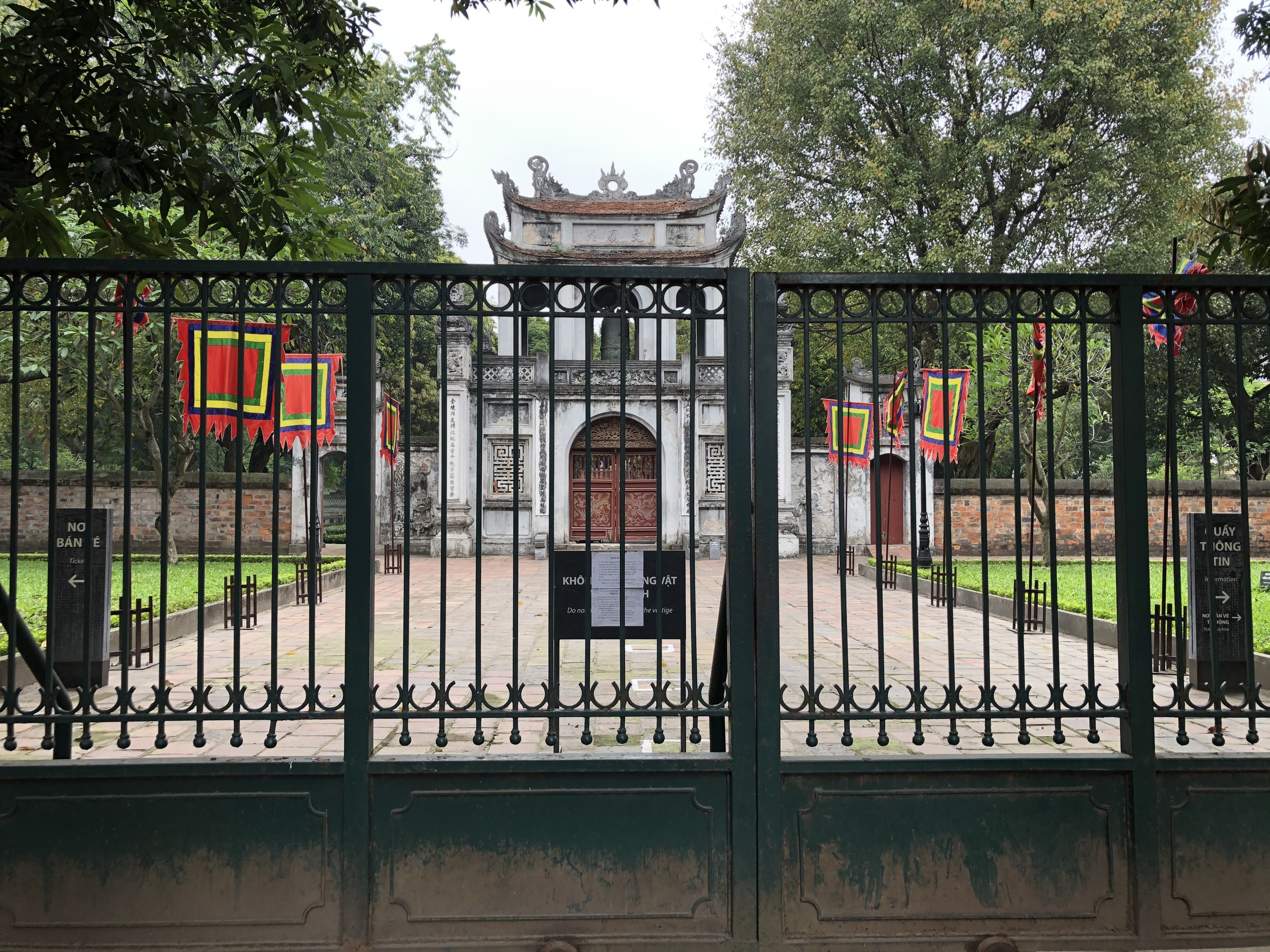 Mở cửa trở lại, một số điểm tham quan tại Hà Nội vẫn vắng khách du lịch - Ảnh 3.