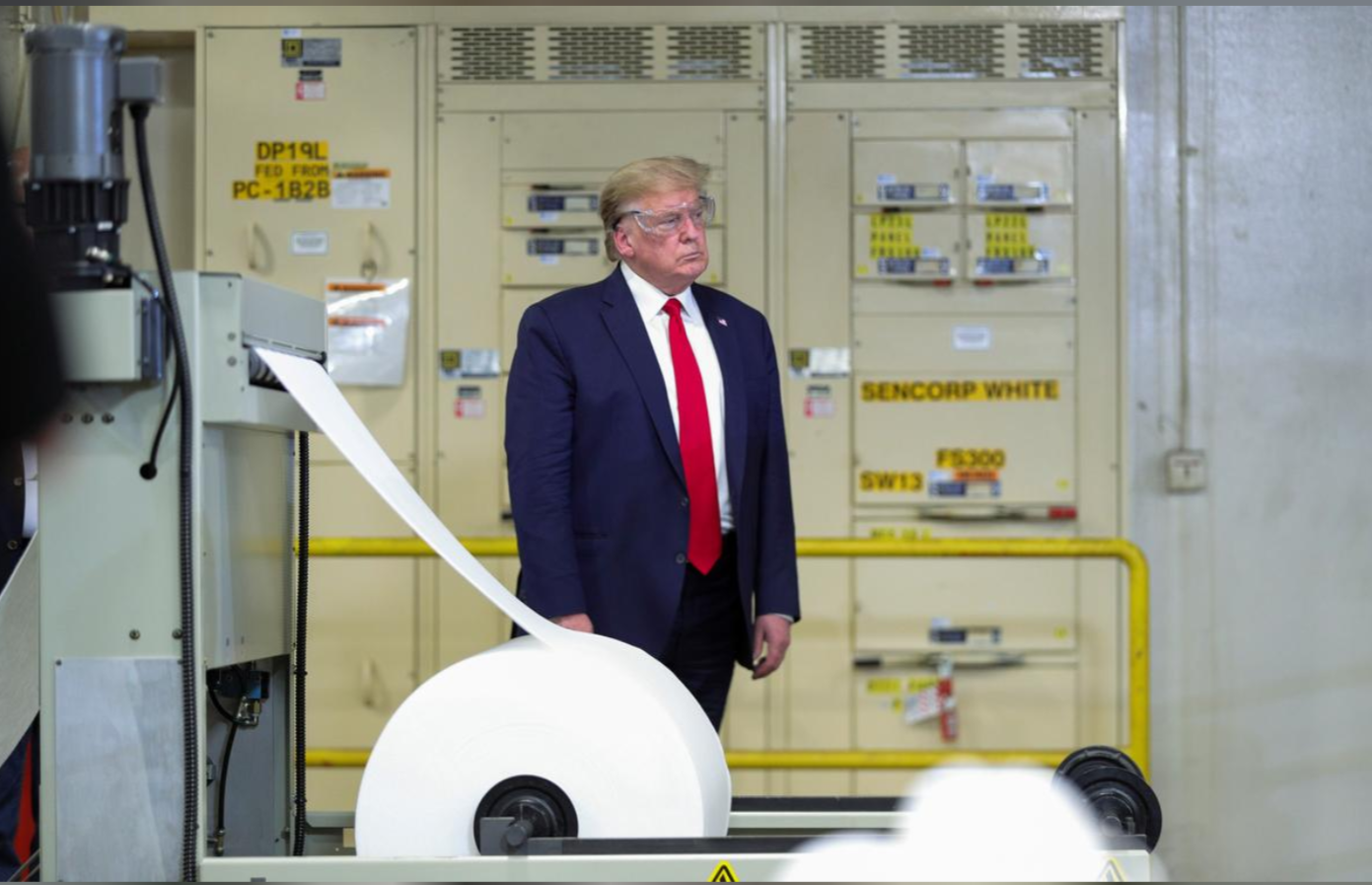 Tổng thống Trump đi thăm nhà máy sản xuất khẩu trang mới nhưng… không đeo khẩu trang - Ảnh 5. Tổng thống Trump đi thăm nhà máy sản xuất khẩu trang mới nhưng… không đeo khẩu trang - Ảnh 5.
