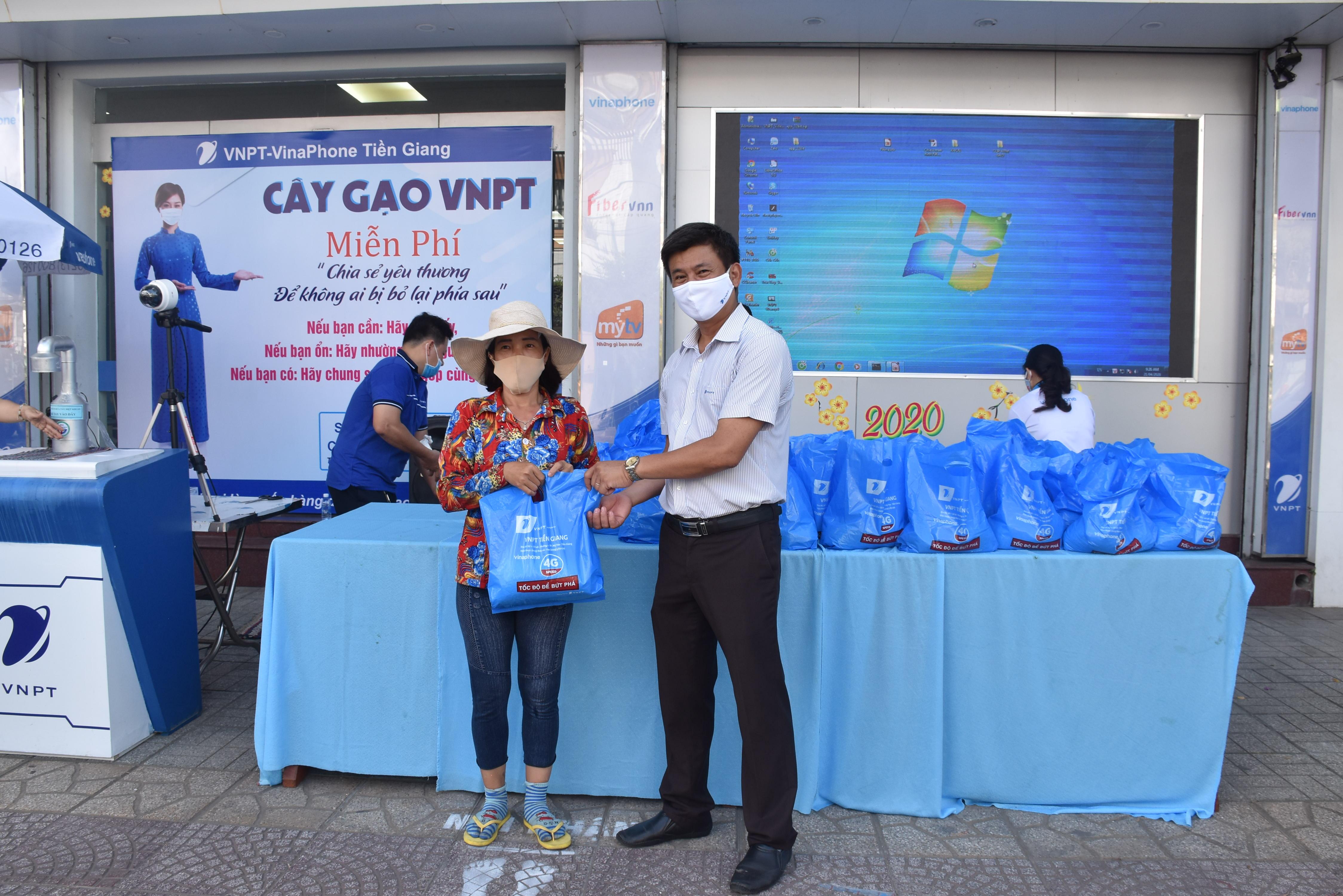 VNPT dành hơn 300 tỉ đồng hỗ trợ an sinh xã hội mùa dịch Covid-19 - Ảnh 3. VNPT dành hơn 300 tỉ đồng hỗ trợ an sinh xã hội mùa dịch Covid-19 - Ảnh 3.