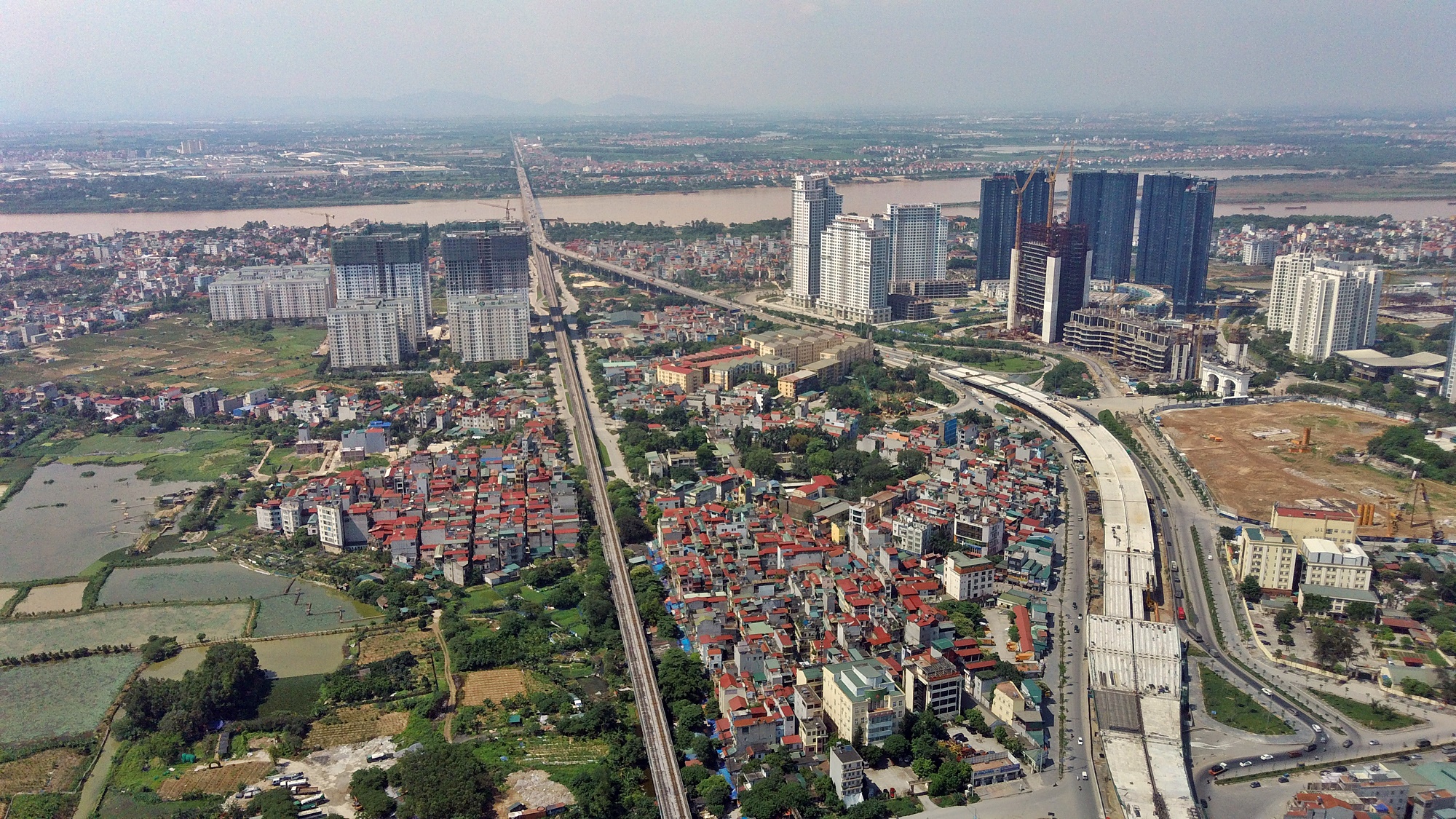 Cao ốc đang 'bóp nghẹt' Vành đai 3 ở Hà Nội từ cầu Thăng Long đến đường Giải Phóng - Ảnh 1. Cao ốc đang 'bóp nghẹt' Vành đai 3 ở Hà Nội từ cầu Thăng Long đến đường Giải Phóng - Ảnh 1.