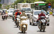 Hà Nội nắng nóng, chỉ số UV ở ngưỡng rất nguy hại, người dân cần hạn chế ra đường từ 12h-16h