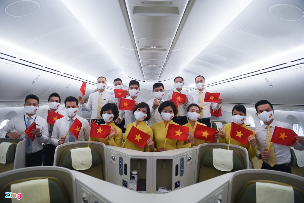 Chuyến bay lên đường tới Mỹ đưa 340 người Việt về nước - Ảnh 3. Chuyến bay lên đường tới Mỹ đưa 340 người Việt về nước - Ảnh 3.