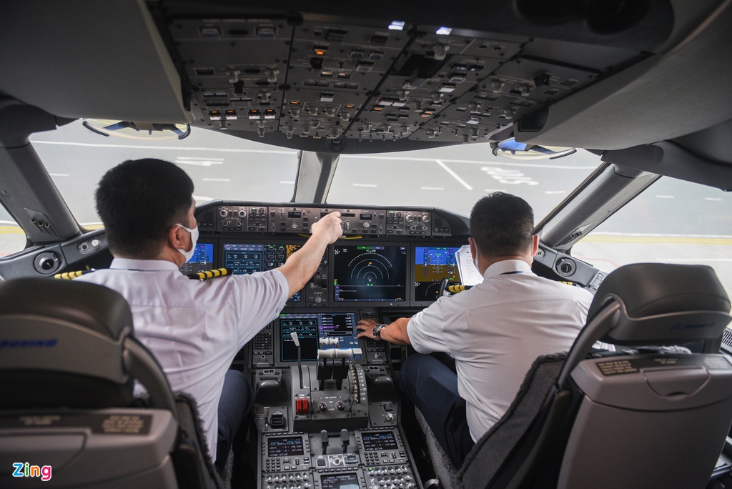 Chuyến bay lên đường tới Mỹ đưa 340 người Việt về nước - Ảnh 1. Chuyến bay lên đường tới Mỹ đưa 340 người Việt về nước - Ảnh 1.