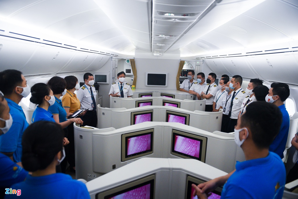 Chuyến bay lên đường tới Mỹ đưa 340 người Việt về nước - Ảnh 7. Chuyến bay lên đường tới Mỹ đưa 340 người Việt về nước - Ảnh 7.