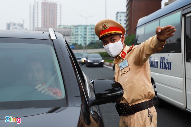 CSGT tổng kiểm soát phương tiện giao thông đường bộ toàn quốc - Ảnh 1. CSGT tổng kiểm soát phương tiện giao thông đường bộ toàn quốc - Ảnh 1.