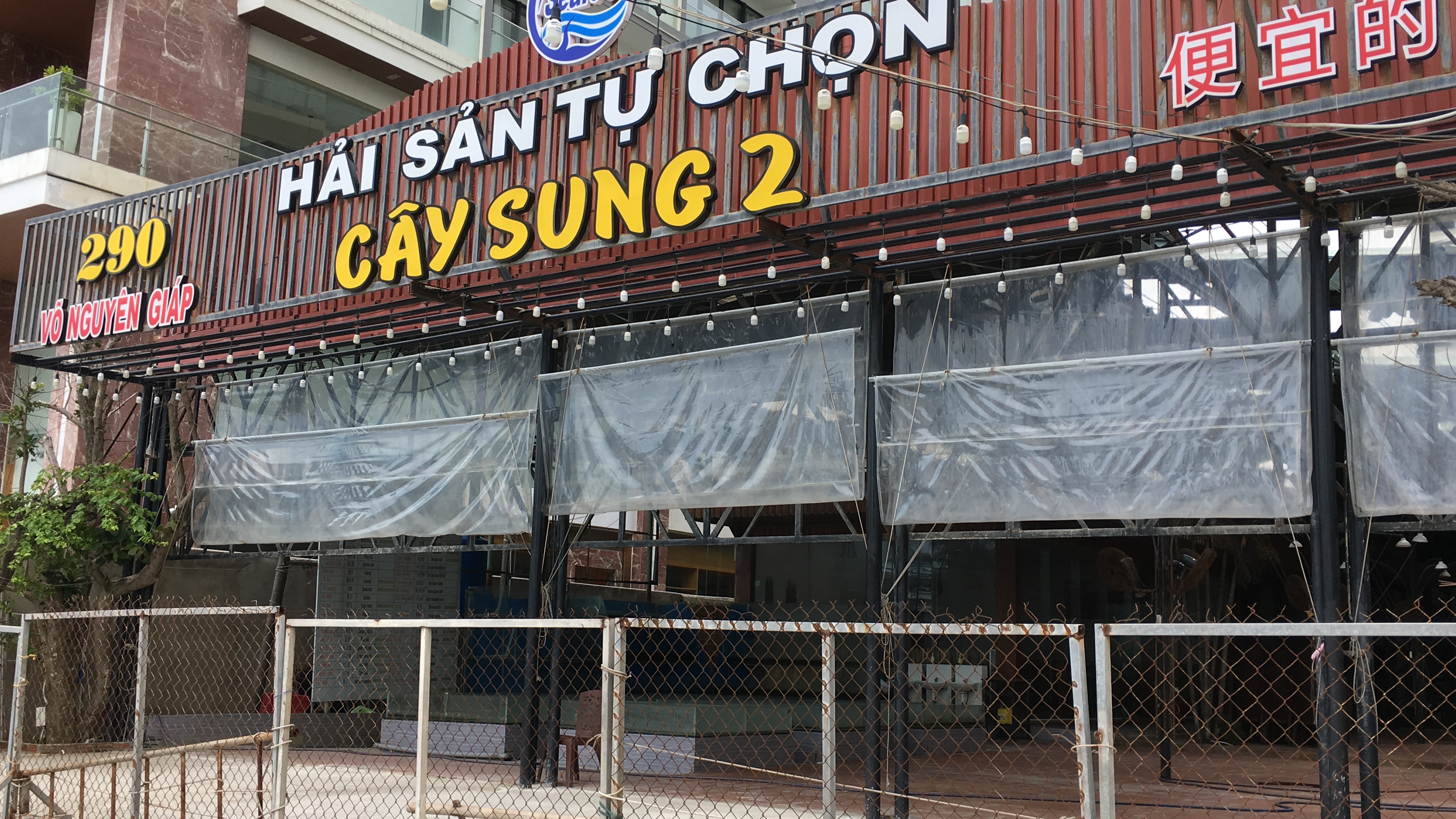 Đà Nẵng: Khách du lịch không đến, không chỉ có khách sạn mà người bán vỉa hè, hàng rong đến nhà hàng, phương tiện vận tải cũng chật vật theo - Ảnh 6. Đà Nẵng: Khách du lịch không đến, không chỉ có khách sạn mà người bán vỉa hè, hàng rong đến nhà hàng, phương tiện vận tải cũng chật vật theo - Ảnh 6.