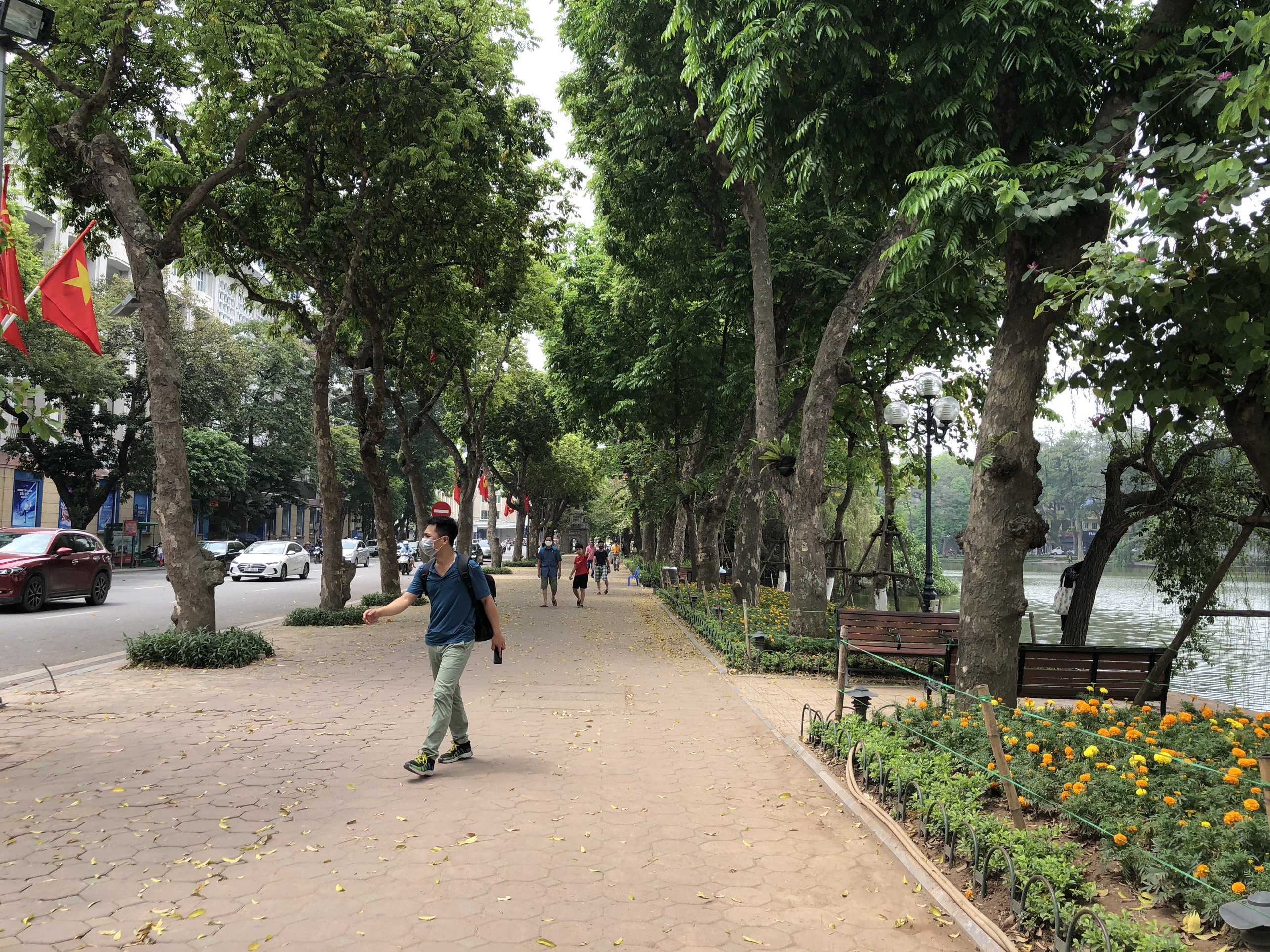 Xích lô du lịch ế ẩm, nhiều điểm tham quan Hà Nội vẫn tạm đóng cửa - Ảnh 10. Xích lô du lịch ế ẩm, nhiều điểm tham quan Hà Nội vẫn tạm đóng cửa - Ảnh 10.
