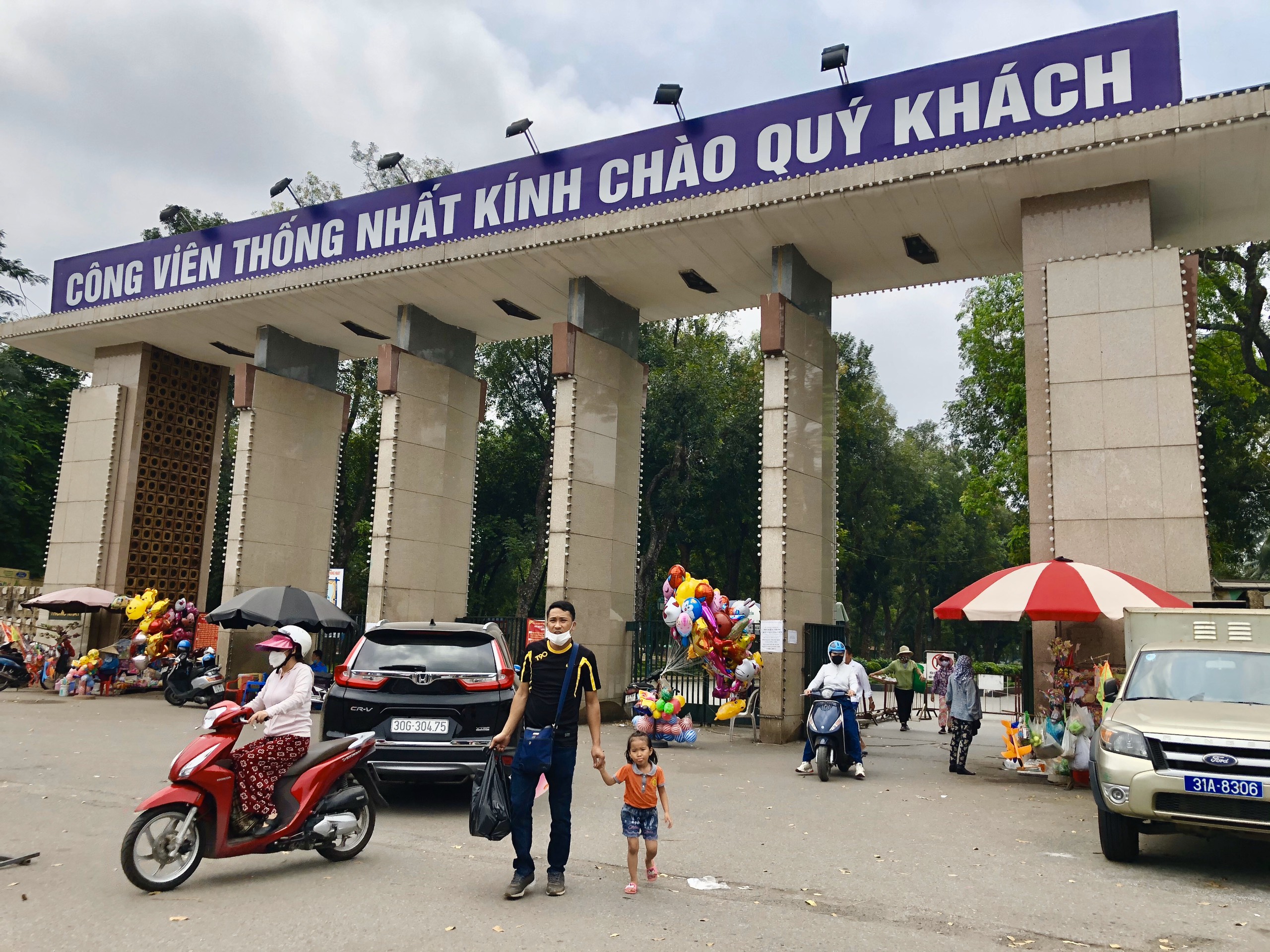 Xích lô du lịch ế ẩm, nhiều điểm tham quan Hà Nội vẫn tạm đóng cửa - Ảnh 9. Xích lô du lịch ế ẩm, nhiều điểm tham quan Hà Nội vẫn tạm đóng cửa - Ảnh 9.