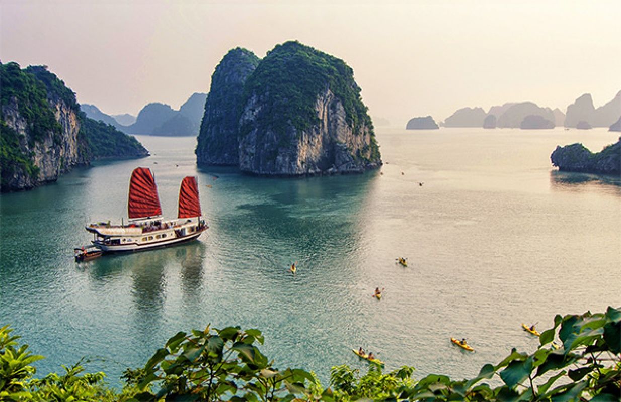 Đề xuất miễn phí vé tham quan vịnh Hạ Long cho tất cả người dân Việt Nam trong tháng 5 - Ảnh 1.
