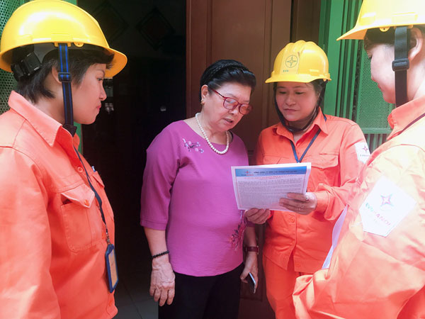 EVN đã giảm tiền điện cho 2,3 triệu khách hàng - Ảnh 1. EVN đã giảm tiền điện cho 2,3 triệu khách hàng - Ảnh 1.