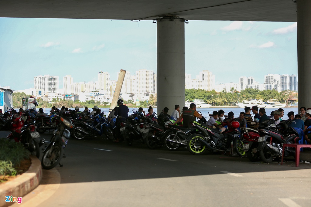 Muôn kiểu tránh nóng ở TP HCM - Ảnh 9. Muôn kiểu tránh nóng ở TP HCM - Ảnh 9.