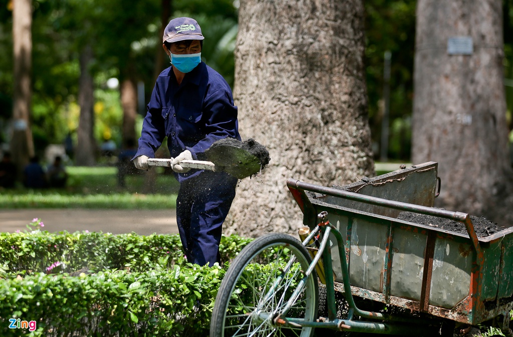 Muôn kiểu tránh nóng ở TP HCM - Ảnh 4. Muôn kiểu tránh nóng ở TP HCM - Ảnh 4.