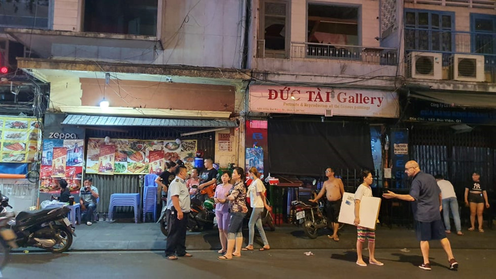 Quán xá phố đi bộ Bùi Viện vừa dọn ra phải dọn vào: Khách Tây ngơ ngác - Ảnh 26. Quán xá phố đi bộ Bùi Viện vừa dọn ra phải dọn vào: Khách Tây ngơ ngác - Ảnh 26.