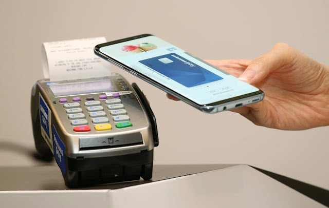 Samsung ra mắt thẻ ghi nợ cạnh tranh với Apple Pay vào mùa hè này - Ảnh 1. Samsung ra mắt thẻ ghi nợ cạnh tranh với Apple Pay vào mùa hè này - Ảnh 1.