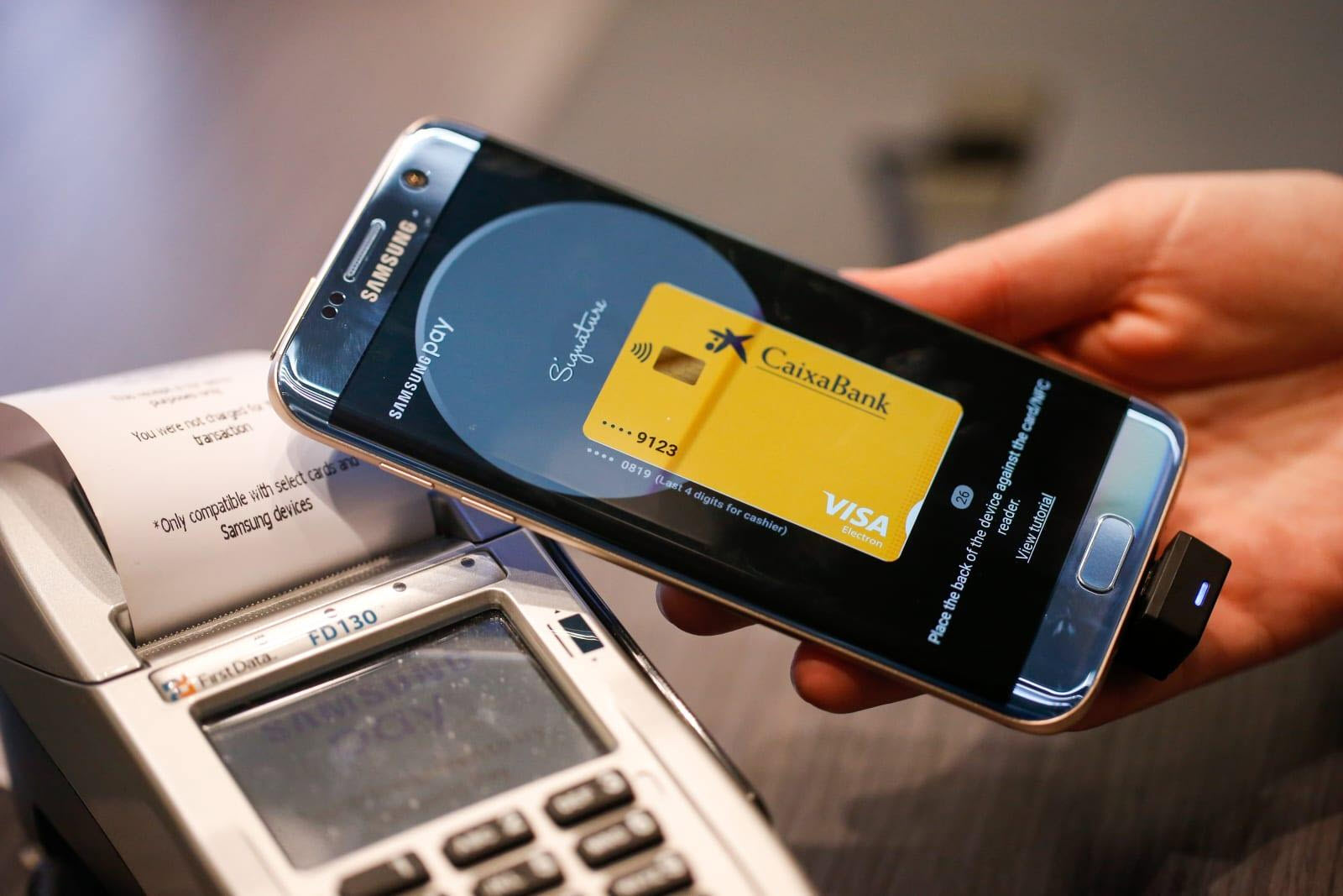 Samsung ra mắt thẻ ghi nợ cạnh tranh với Apple Pay vào mùa hè này - Ảnh 2. Samsung ra mắt thẻ ghi nợ cạnh tranh với Apple Pay vào mùa hè này - Ảnh 2.