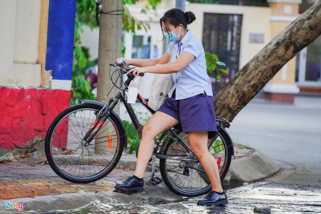 Trời không mưa, khu Thảo Điền vẫn ngập - Ảnh 8. Trời không mưa, khu Thảo Điền vẫn ngập - Ảnh 8.