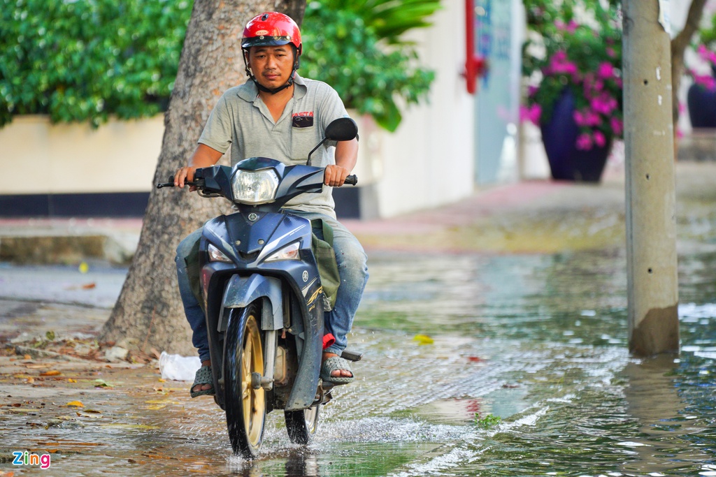 Trời không mưa, khu Thảo Điền vẫn ngập - Ảnh 7. Trời không mưa, khu Thảo Điền vẫn ngập - Ảnh 7.