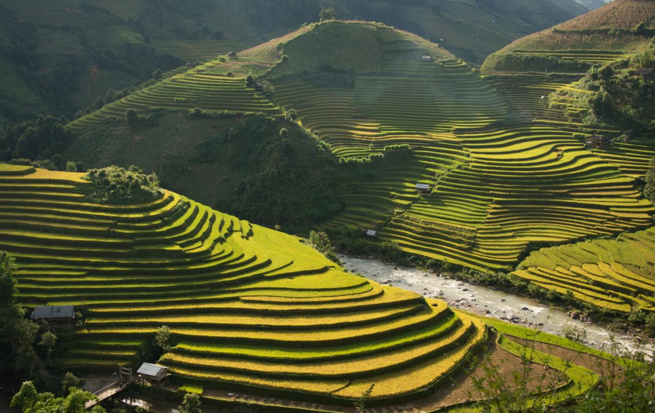 Vịnh Hạ Long nằm trong danh sách 10 điểm đến tại Đông Nam Á nên ghé tham một lần trong đời - Ảnh 9. Vịnh Hạ Long nằm trong danh sách 10 điểm đến tại Đông Nam Á nên ghé tham một lần trong đời - Ảnh 9.