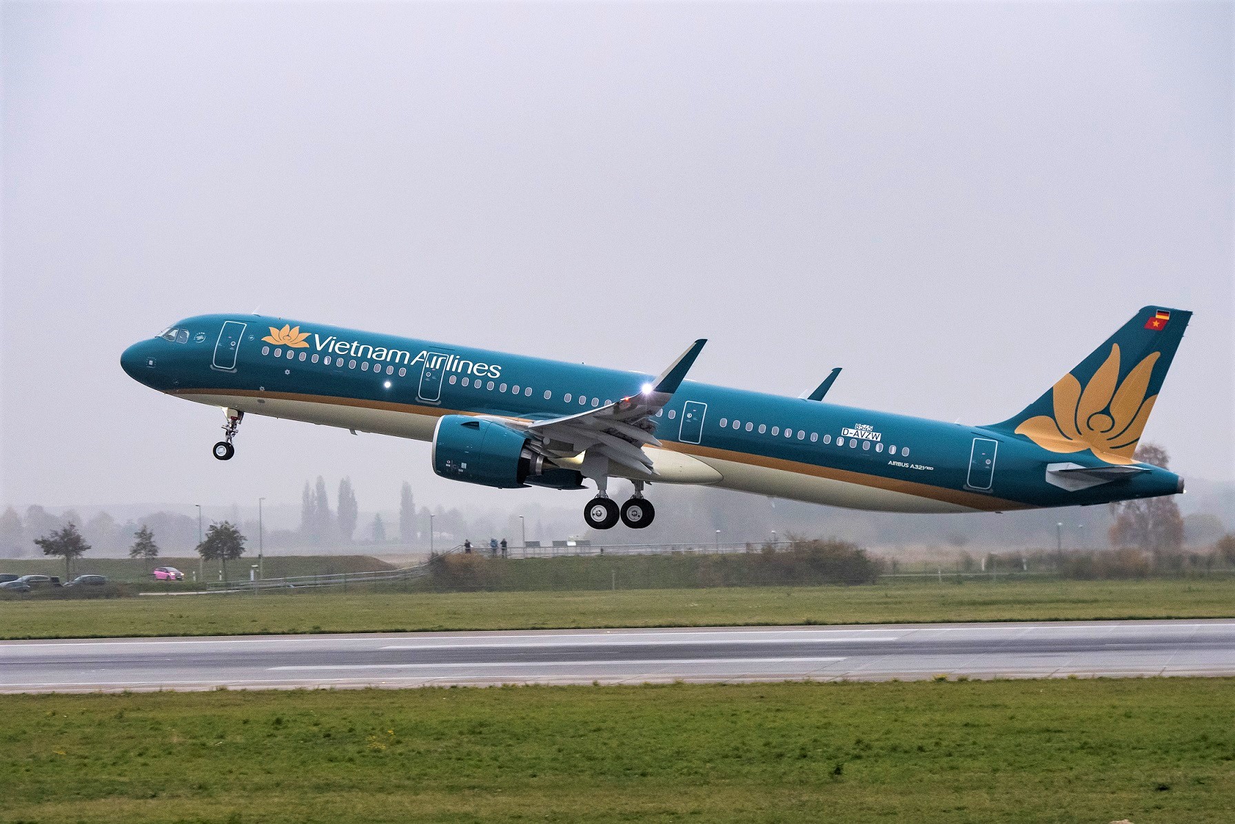 Vietnam Airlines mở 6 đường bay nội địa mới kích cầu du lịch - Ảnh 1. Vietnam Airlines mở 6 đường bay nội địa mới kích cầu du lịch - Ảnh 1.