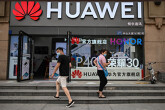 Huawei xây kho chip dự trữ đủ xài trong 2 năm trước lệnh cấm mới của Mỹ
