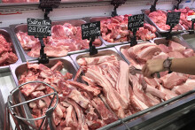 Thịt heo tăng sốc lên 300.000 đồng/kg, đắt hơn giá thịt bò