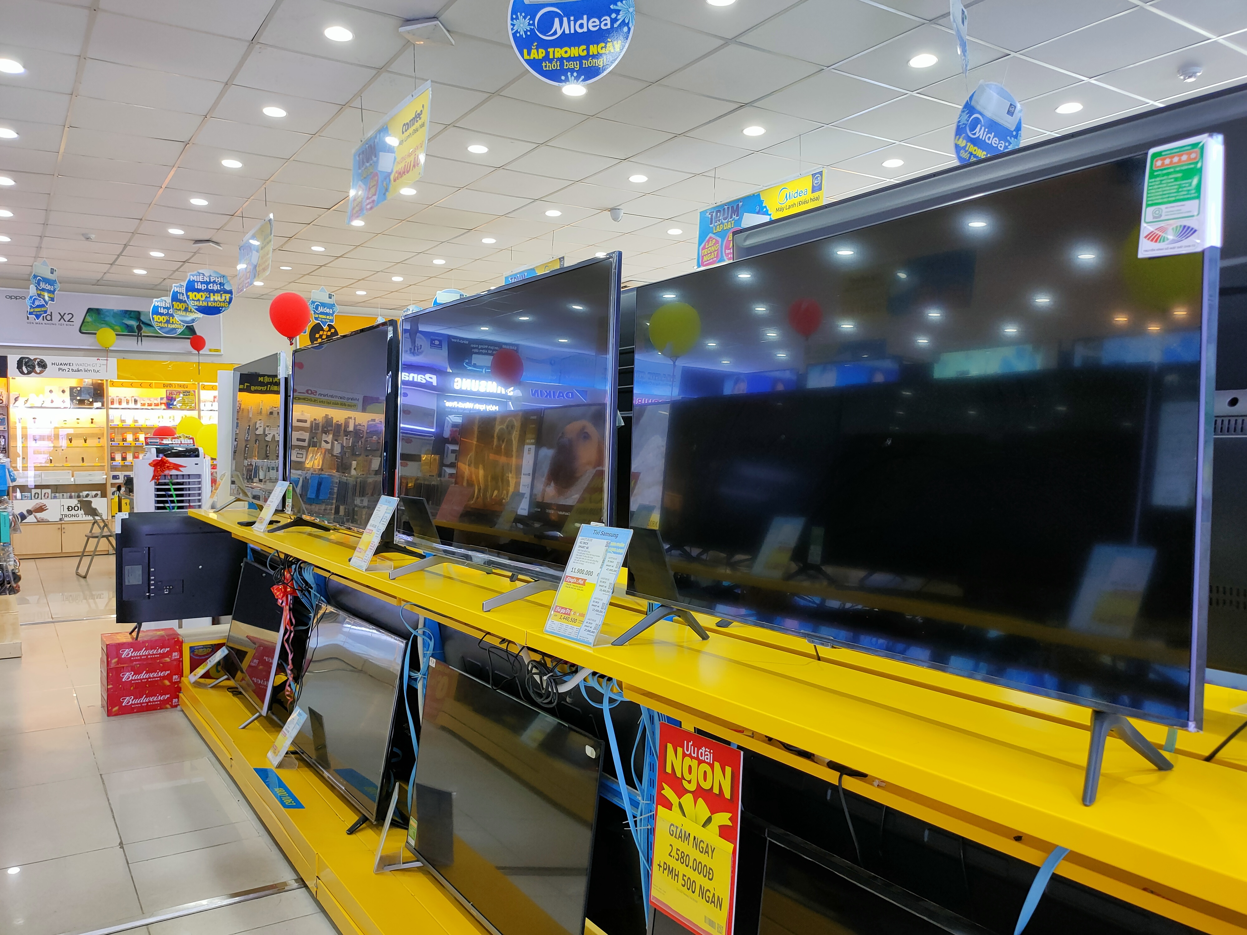 Top 6 tivi giảm giá mạnh đầu tháng 6 - Ảnh 2. Top 6 tivi giảm giá mạnh đầu tháng 6 - Ảnh 2.