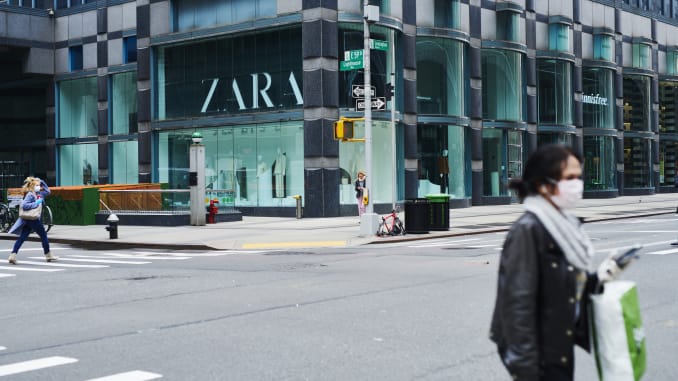Tập đoàn thời trang lớn nhất thế giới, Inditex, lần đầu tiên báo lỗ mặc dù doanh số bán hàng online tăng mạnh - Ảnh 1. Tập đoàn thời trang lớn nhất thế giới, Inditex, lần đầu tiên báo lỗ mặc dù doanh số bán hàng online tăng mạnh - Ảnh 1.
