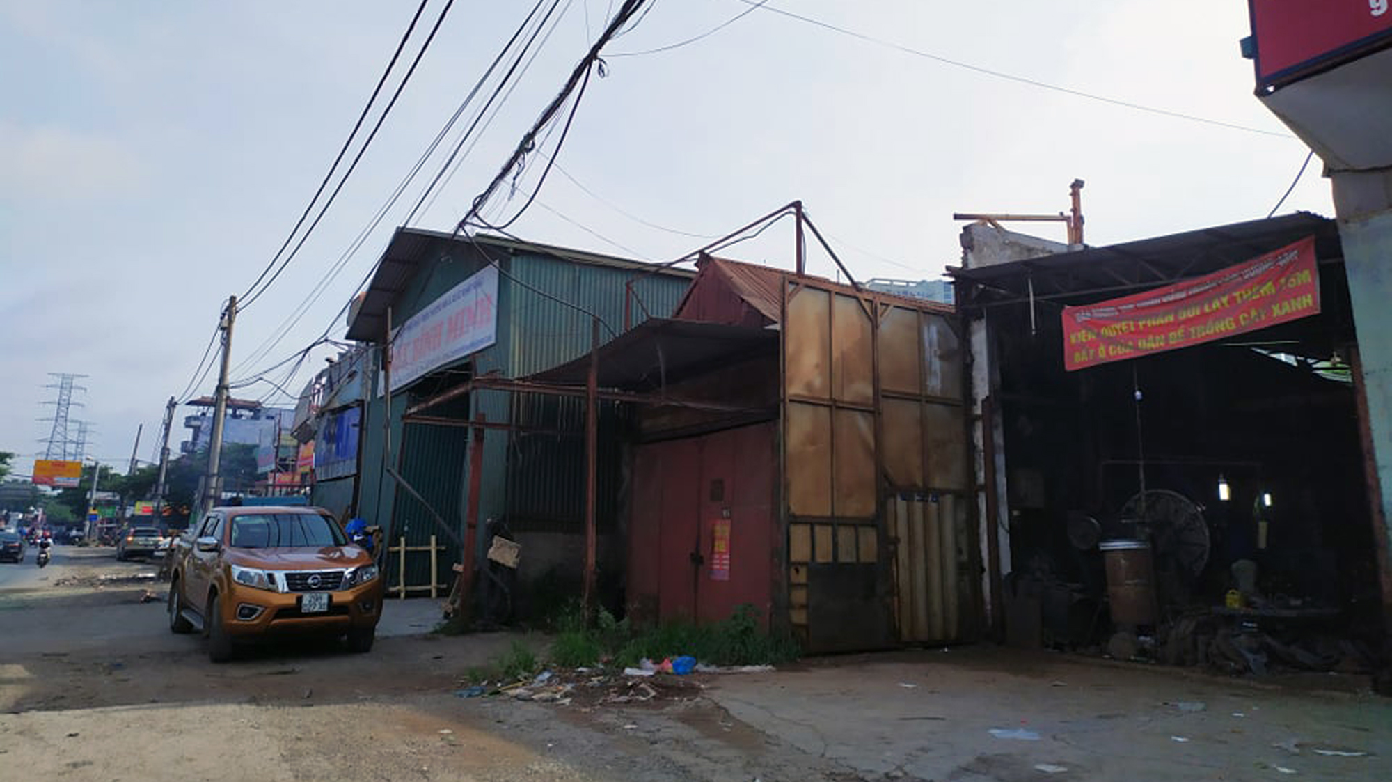 Dự án mở rộng đường Tam Trinh hơn 2.000 tỉ đồng sau 4 năm mới làm được vài trăm mét - Ảnh 14. Dự án mở rộng đường Tam Trinh hơn 2.000 tỉ đồng sau 4 năm mới làm được vài trăm mét - Ảnh 14.