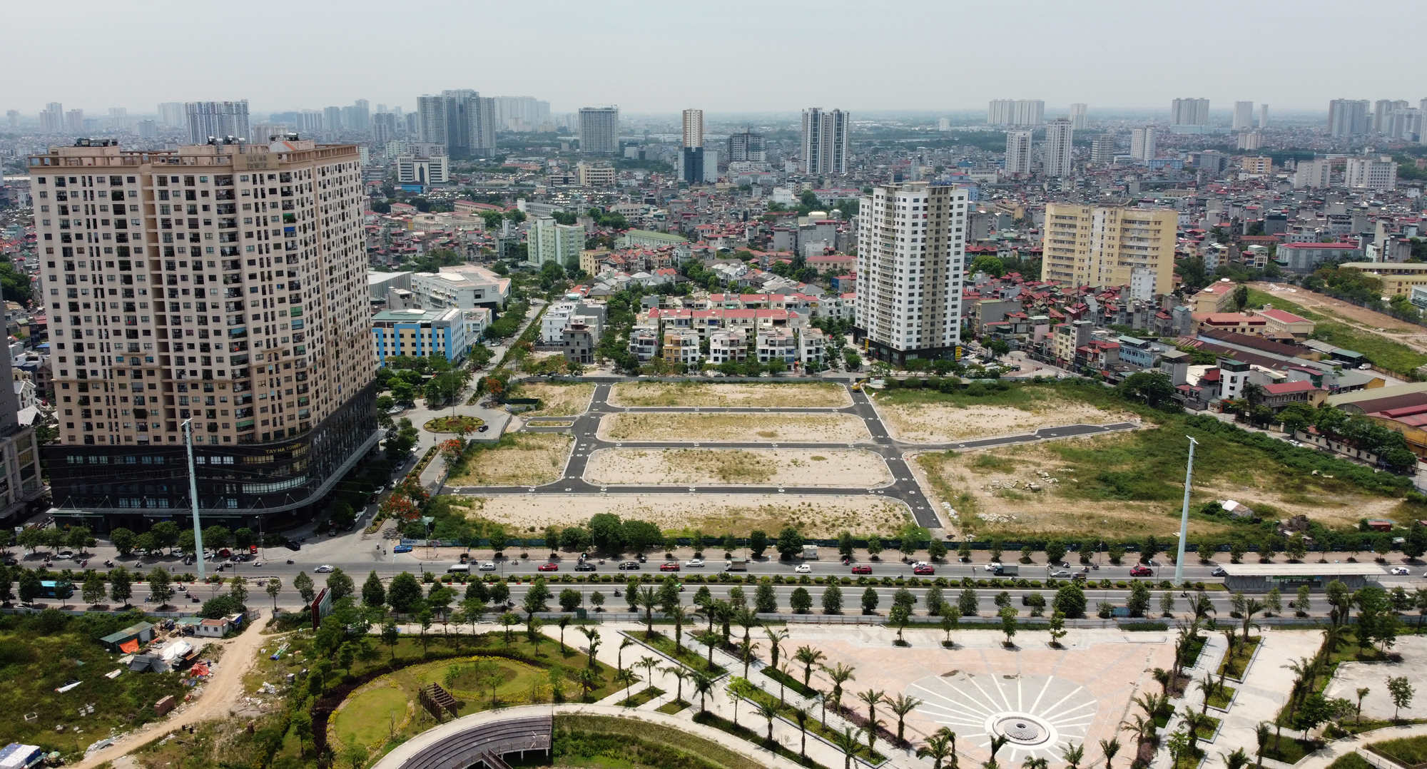 Công viên hồ điều hòa Phùng Khoang vẫn dang dở sau 4 năm khởi công - Ảnh 16. Công viên hồ điều hòa Phùng Khoang vẫn dang dở sau 4 năm khởi công - Ảnh 16.