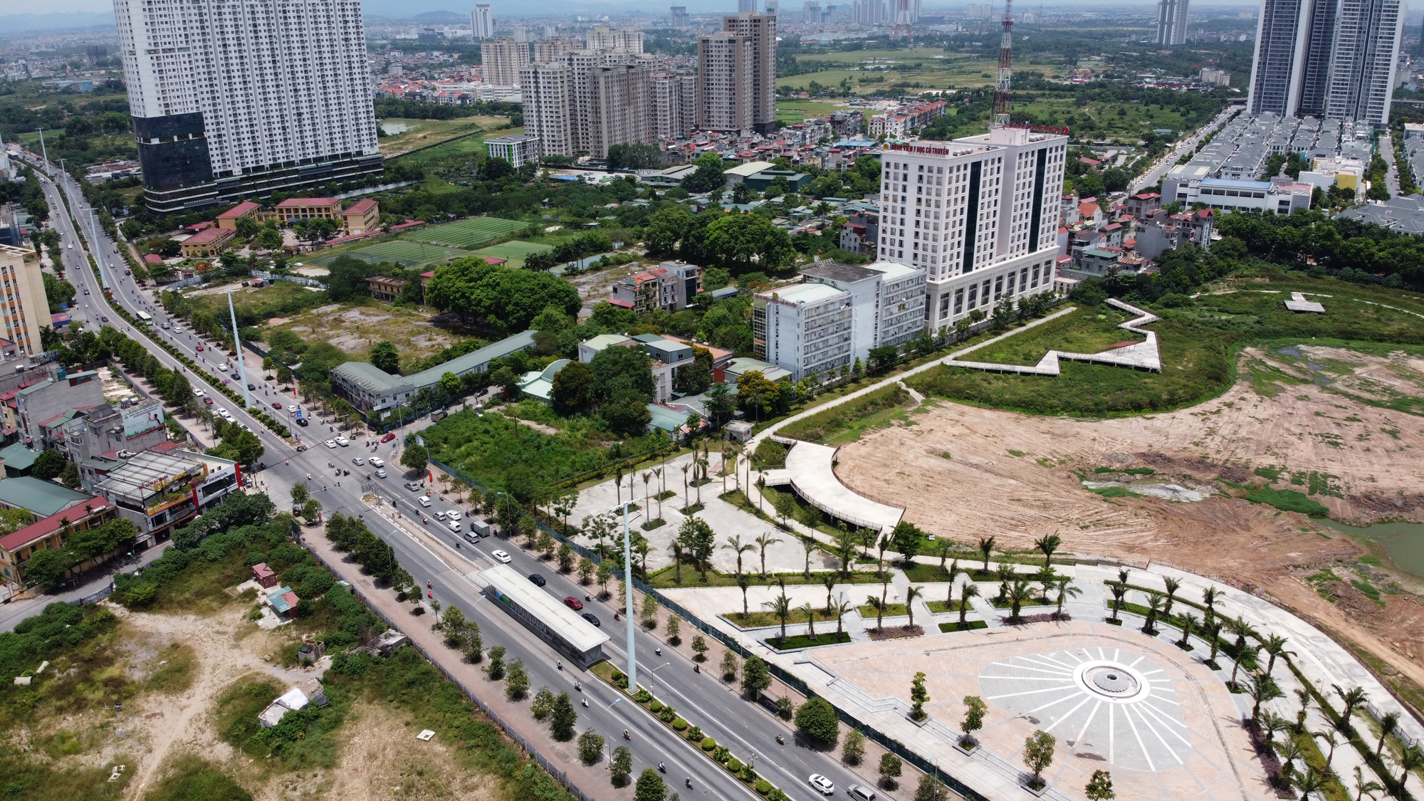 Công viên hồ điều hòa Phùng Khoang vẫn dang dở sau 4 năm khởi công - Ảnh 3. Công viên hồ điều hòa Phùng Khoang vẫn dang dở sau 4 năm khởi công - Ảnh 3.