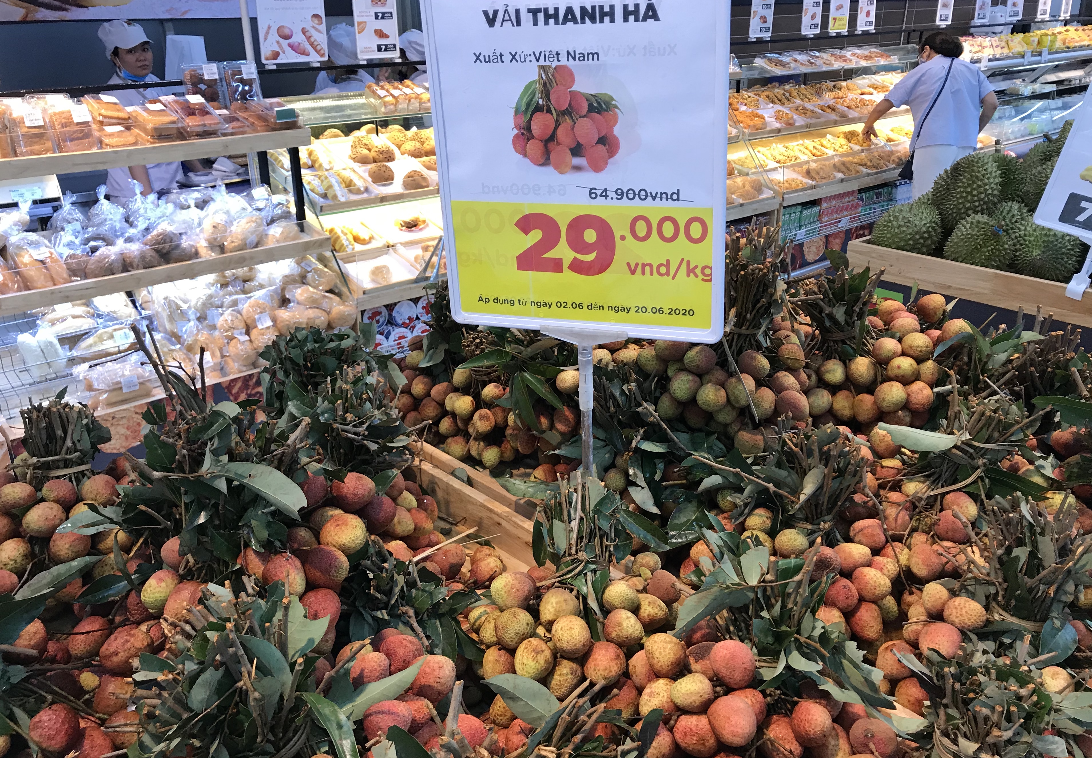 Siêu thị đưa vải thiều lên kệ, ví điện tử với giá chỉ 19.000 đồng/kg, có khách gom cả trăm kg - Ảnh 3. Siêu thị đưa vải thiều lên kệ, ví điện tử với giá chỉ 19.000 đồng/kg, có khách gom cả trăm kg - Ảnh 3.
