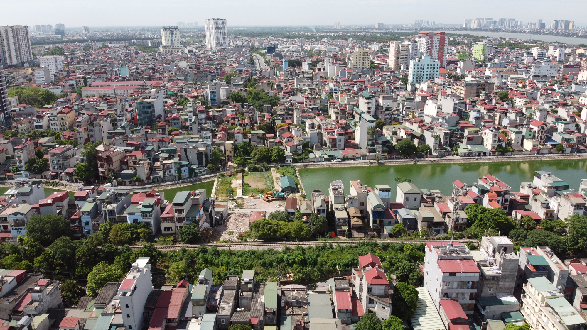 Đường ngàn tỉ nối Ngọc Thụy - Nguyễn Văn Cừ ở quận Long Biên mới làm được vài trăm mét - Ảnh 11.